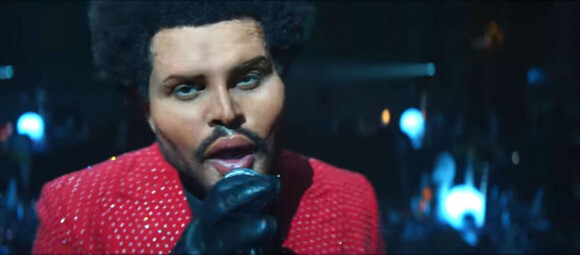 The Weeknd, fausse transformation avec une prothèse faciale étrange dans la vidéo musicale "Save Your Tears".