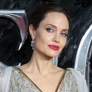 Angelina Jolie à la première du film "Maléfique : Le Pouvoir du mal" à l'Imax Odeon de Londres.