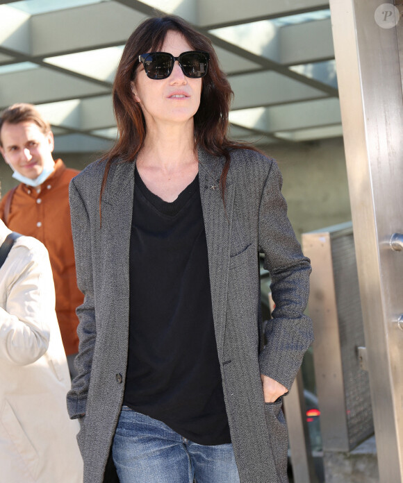 Exclusif - Charlotte Gainsbourg arrive à la première du film Suzanna Andler aux Halles à Paris le 31 mai 2021. © Panoramic / Bestimage 