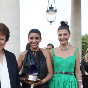 Roselyne Bachelot, la créatrice de mode Sonia Ahmimou et Giovanna Battaglia Engelbert assistent à la soirée de remise des prix de l'Andam Fashion Awards 2021 aux jardins du Palais Royal. Paris, le 1er juillet 2021 © Denis Guignebourg / Bestimage