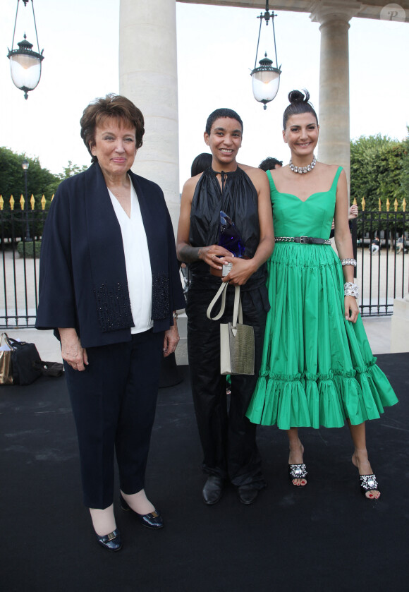 Roselyne Bachelot, la créatrice de mode Sonia Ahmimou et Giovanna Battaglia Engelbert assistent à la soirée de remise des prix de l'Andam Fashion Awards 2021 aux jardins du Palais Royal. Paris, le 1er juillet 2021 © Denis Guignebourg / Bestimage