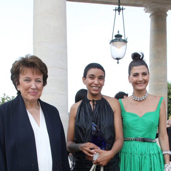Roselyne Bachelot, la créatrice de mode Sonia Ahmimou et Giovanna Battaglia Engelbert assistent à la soirée de remise des prix de l'Andam Fashion Awards 2021 aux jardins du Palais Royal. Paris, le 1er juillet 2021 © Denis Guignebourg / Bestimage