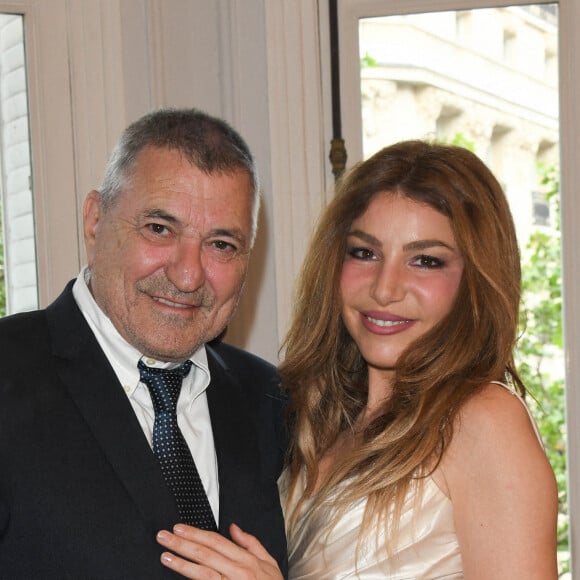 Exclusif -  Jean-Marie Bigard et sa femme Lola Marois - Jean-Marie Bigard et Lola Marois lors de la cérémonie oecuménique à l'occasion du renouvellement de leurs voeux pour leur 10 ans de mariage. Le 27 mai 2021 © Coadic Guirec / Bestimage 