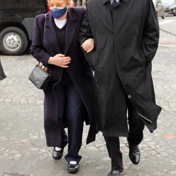 Sylvie Vartan et son mari Tony Scotti - Arrivées à la messe anniversaire à la mémoire de Pierre Cardin en l'église de La Madeleine à Paris. Le 29 janvier 2021