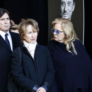 Estelle Lefébure, sa fille, Emma Smet, Nathalie Baye, Sylvie Vartan, Tony Scotti - Obsèques de Johnny Hallyday à Paris.