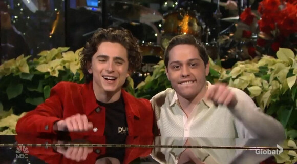 Timothée Chalamet et Pete Davidson dans un sketch de "Saturday Night Live"