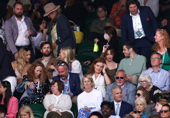Phoebe Dynevor et Pete Davidson au tournoi de Wimbledon le 3 juillet 2021.