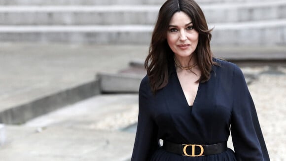 Monica Bellucci, sublime en Dior : elle retrouve Carole Bouquet pour un chic dîner à l'Elysée