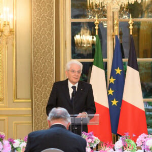 Le président de la république, Emmanuel Macron et la première dame, Brigitte Macron en compagnie de Sergio Mattarella, Président de la République italienne et sa fille Laura Mattarella, pour un diner d'Etat au palais de l'Elysée, Paris, le 5 juillet 2021. © Jacques Witt/Pool/Bestimage 