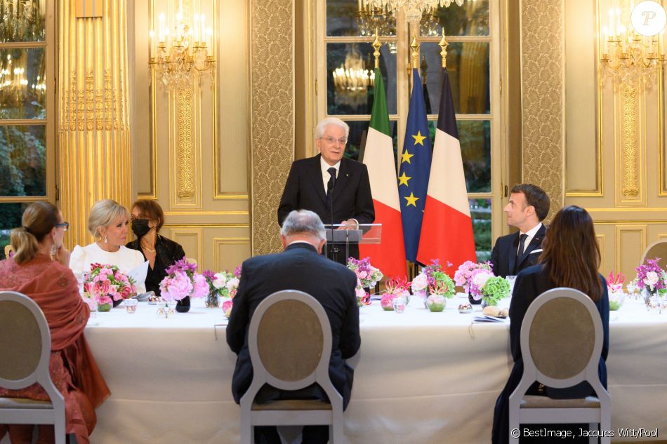 Le président de la république, Emmanuel Macron et la première dame, Brigitte Macron en compagnie de Sergio Mattarella, Président de la République italienne et sa fille Laura Mattarella, pour un diner d'Etat au palais de l'Elysée, Paris, le 5 juillet 2021. © Jacques Witt/Pool/Bestimage