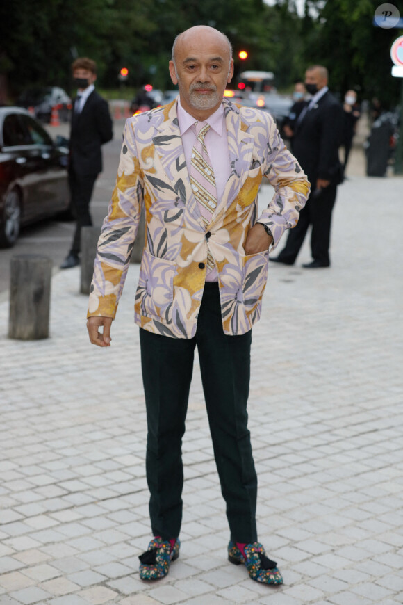 Christian Louboutin arrive à la Fondation Louis Vuitton pour assister au dîner de lancement des Parfums Louis Vuitton ("Stellar Times", "Cosmetic Cloud", "Dancing Blossom", "Rhapsody" et "Symphony"). Paris, le 5 juillet 2021. Clovis-Veeren/Bestimage