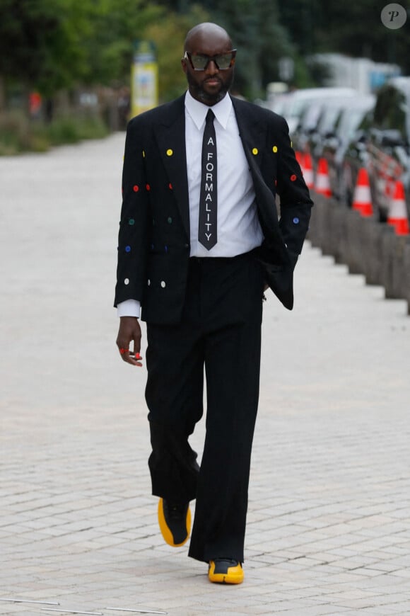 Virgil Abloh arrive à la Fondation Louis Vuitton pour assister au dîner de lancement des Parfums Louis Vuitton ("Stellar Times", "Cosmetic Cloud", "Dancing Blossom", "Rhapsody" et "Symphony"). Paris, le 5 juillet 2021. Clovis-Veeren/Bestimage