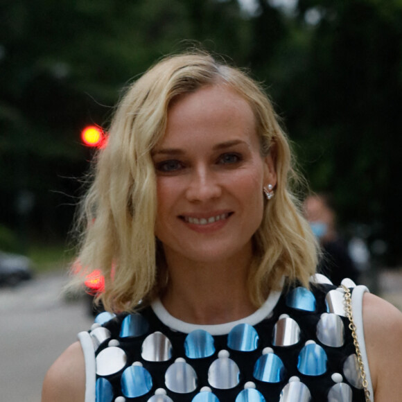 Diane Kruger arrive à la Fondation Louis Vuitton pour assister au dîner de lancement des Parfums Louis Vuitton ("Stellar Times", "Cosmetic Cloud", "Dancing Blossom", "Rhapsody" et "Symphony"). Paris, le 5 juillet 2021. Clovis-Veeren/Bestimage