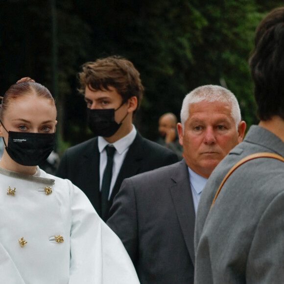 Joe Jonas et Sophie Turner arrivent à la Fondation Louis Vuitton pour assister au dîner de lancement des Parfums Louis Vuitton ("Stellar Times", "Cosmetic Cloud", "Dancing Blossom", "Rhapsody" et "Symphony"). Paris, le 5 juillet 2021. Clovis-Veeren/Bestimage
