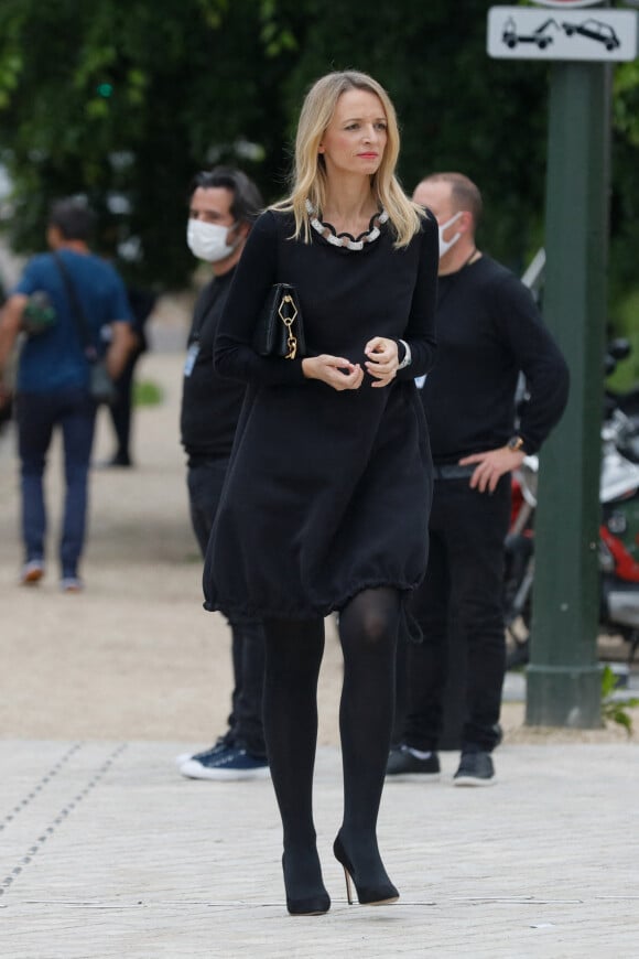 Delphine Arnault arrive à la Fondation Louis Vuitton pour assister au dîner de lancement des Parfums Louis Vuitton ("Stellar Times", "Cosmetic Cloud", "Dancing Blossom", "Rhapsody" et "Symphony"). Paris, le 5 juillet 2021. Clovis-Veeren/Bestimage