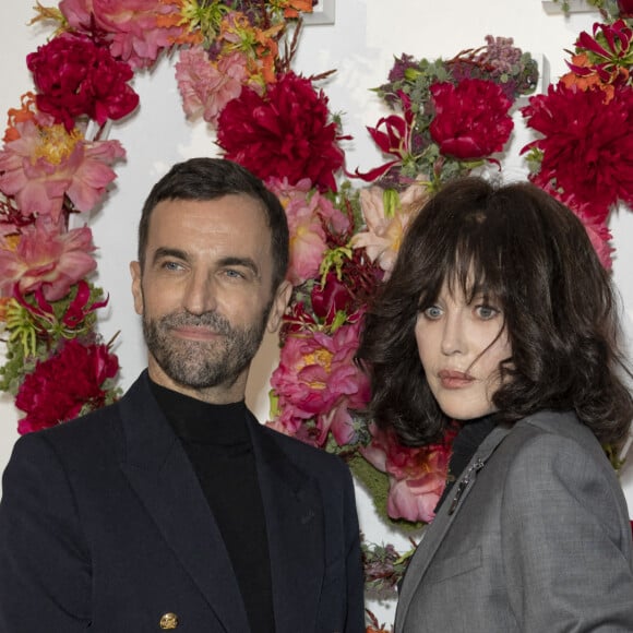 Nicolas Ghesquière et Isabelle Adjani au dîner de lancement des Parfums Louis Vuitton ("Stellar Times", "Cosmetic Cloud", "Dancing Blossom", "Rhapsody" et "Symphony") à la Fondation Louis Vuitton. Paris, France, le 5 juillet 2021. © Olivier Borde/Bestimage