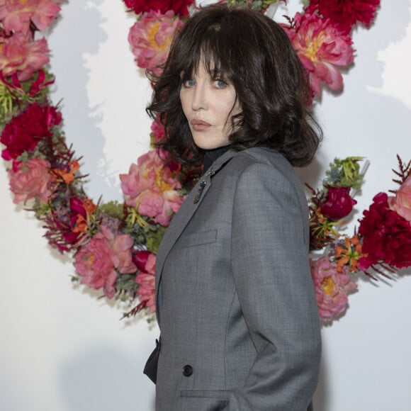 Isabelle Adjani au dîner de lancement des Parfums Louis Vuitton ("Stellar Times", "Cosmetic Cloud", "Dancing Blossom", "Rhapsody" et "Symphony") à la Fondation Louis Vuitton. Paris, France, le 5 juillet 2021. © Olivier Borde/Bestimage