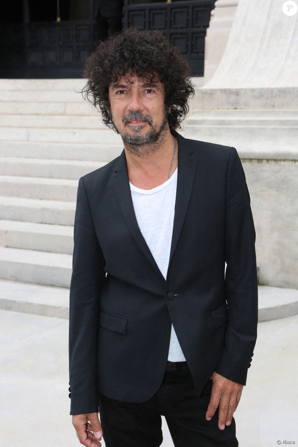 Yarol Poupaud assiste au défilé Chanel, collection Haute Couture automne-hiver 2021-2022, au Palais Galliera. Paris, le 6 juillet 2021.