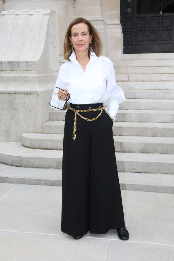 Carole Bouquet assiste au défilé Chanel, collection Haute Couture automne-hiver 2021-2022, au Palais Galliera. Paris, le 6 juillet 2021.