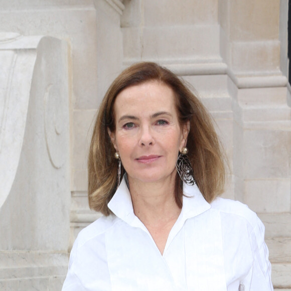 Carole Bouquet assiste au défilé Chanel, collection Haute Couture automne-hiver 2021-2022, au Palais Galliera. Paris, le 6 juillet 2021.