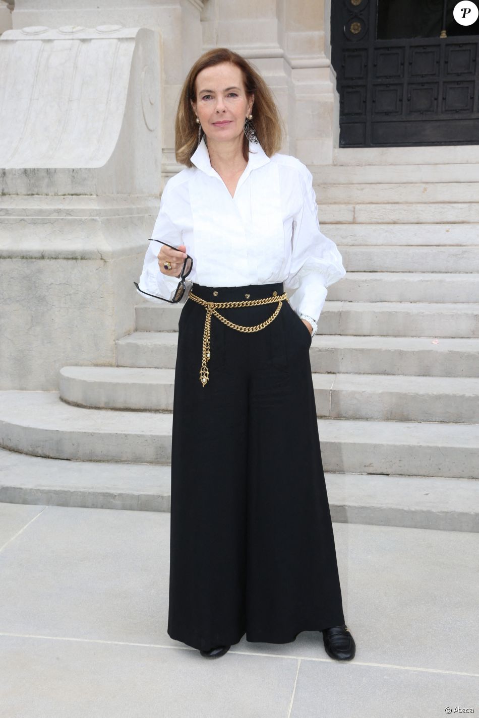 Carole Bouquet assiste au défilé Chanel, collection Haute Couture automne-hiver 2021-2022, au Palais Galliera. Paris, le 6 juillet 2021.