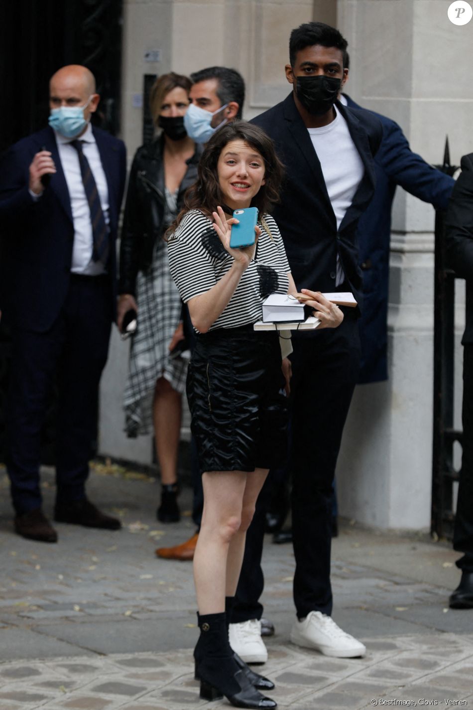 Zoé Adjani, la nièce d'Isabelle Adjani, à l'issue du défilé Chanel, collection Haute Couture Automne-Hiver 2021/2022 au Palais Galliera à Paris. Le 6 juillet 2021. © Clovis-Veeren/Bestimage