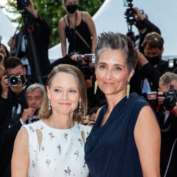 Jodie Foster et sa femme Alexandra Hedison - Montée des marches du film " Annette " lors de la cérémonie d'ouverture du 74ème Festival International du Film de Cannes. Le 6 juillet 2021 © Borde-Jacovides-Moreau / Bestimage