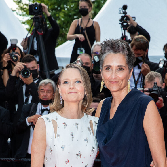 Jodie Foster et sa femme Alexandra Hedison - Montée des marches du film " Annette " lors de la cérémonie d'ouverture du 74ème Festival International du Film de Cannes. Le 6 juillet 2021 © Borde-Jacovides-Moreau / Bestimage