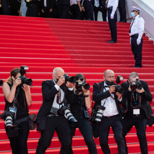Bella Hadid - Montée des marches du film " Annette " lors de la cérémonie d'ouverture du 74ème Festival International du Film de Cannes. Le 6 juillet 2021 © Borde-Jacovides-Moreau / Bestimage