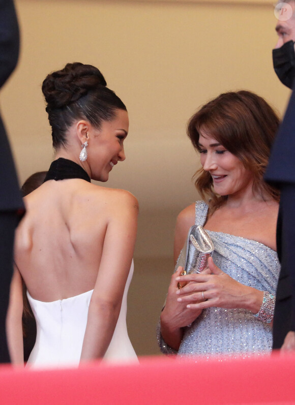 Bella Hadid et Carla Bruni montent les marches du Palais des Festivals pour la cérémonie d'ouverture du 74ème Festival International du Film de Cannes. Le 6 juillet 2021 © Borde-Jacovides-Moreau / Bestimage