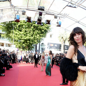 Lou Doillon, vêtue d'une robe Gucci, monte les marches du Palais des Festivals pour la cérémonie d'ouverture du 74ème Festival International du Film de Cannes. Le 6 juillet 2021 © Borde-Jacovides-Moreau / Bestimage