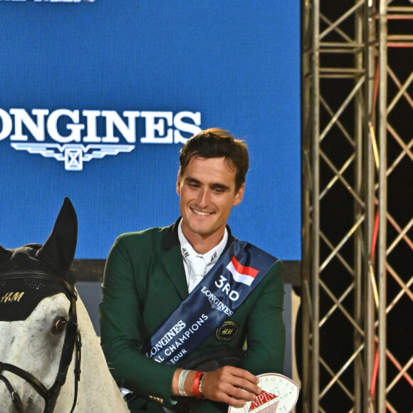 Charlotte Casiraghi, et son petit-fils Raphaël Elmaleh, 7 ans, ont remis le prix du Prince Souverain lors de la dernière journée de la 15ème édition du Longines Global Champions Tour Jumping International de Monaco, qui a lieu sur le port Hercule à Monaco. © Bruno Bébert/Bestimage