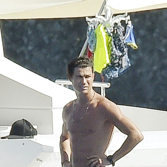 Cristiano Ronaldo profite d'une journée sur un yacht avec des amis lors de leurs vacances à Portofino, le 28 juin 2020.
