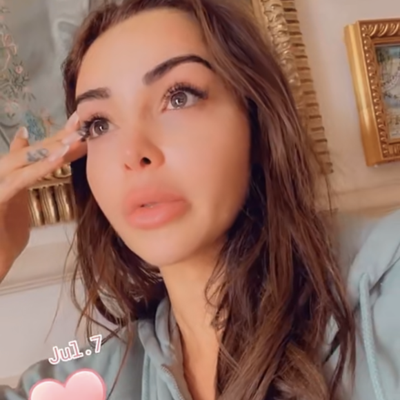 Nabilla s'exprime sur Snapchat après avoir été cambriolée le jour de son mariage à Chantilly.