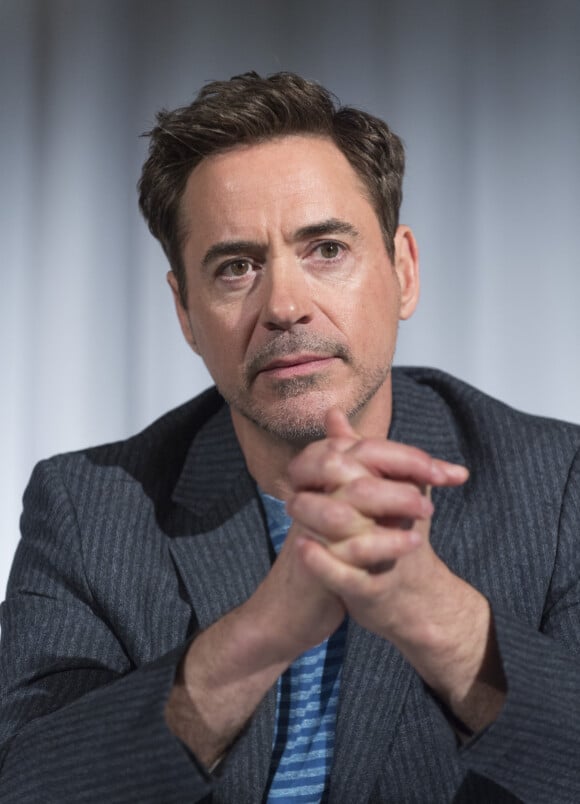 Robert Downey Jr - Conférence de presse avec les acteurs du film "Captain America: Civil War" à West Hollywood. Le 10 avril 2016