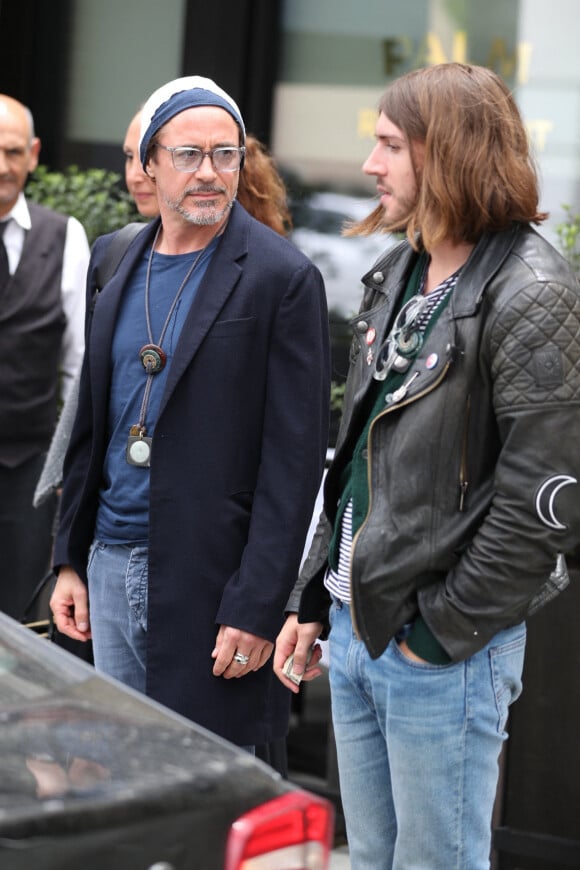 Robert Downey Jr est allé déjeuner avec son fils Indio à The Palm à Beverly Hills, le 7 juin 2017