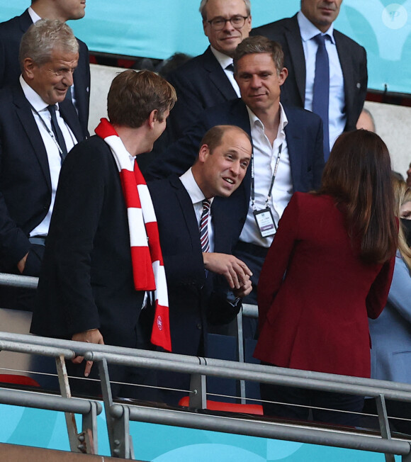 Le prince William et la princesse Mary de Danemark lors de la demi-finale de l'Euro 2020 avec le match opposant l'Angleterre au Danemark, au stade de Wembley à Londres, le 7 juillet 2021.