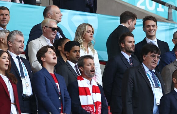 Paul Gascoigne et David Beckham, le prince Frederik, son épouse la princesse Mary et leur fils le prince Christian lors de la demi-finale de l'Euro 2020 avec le match opposant l'Angleterre au Danemark, au stade de Wembley à Londres, le 7 juillet 2021.