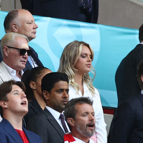 Paul Gascoigne et David Beckham, le prince Frederik, son épouse la princesse Mary et leur fils le prince Christian lors de la demi-finale de l'Euro 2020 avec le match opposant l'Angleterre au Danemark, au stade de Wembley à Londres, le 7 juillet 2021.