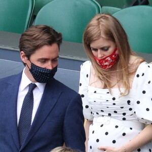 La princesse Beatrice d'York (enceinte) et son mari Edoardo Mapelli Mozzi au tournoi de tennis de Wimbledon.