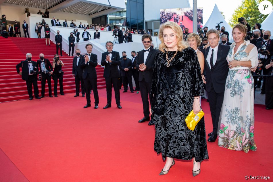Francois Kraus, Cécile de France, Benoit Magimel, Emmanuelle Bercot, Catherine Deneuve - Montée des marches du film « De son vivant » lors du 74ème Festival International du Film de Cannes. Le 10 juillet 2021 © Borde-Jacovides-Moreau / Bestimage Red carpet for the movie « De son vivant » during the 74th Cannes International Film festival. On July 10th 2021