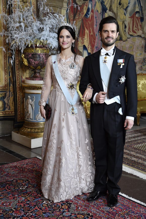 Le prince Carl Philip de Suède et la princesse Sofia - La famille royale de Suéde arrive au dîner des lauréats du prix Nobel au palais royal à Stockholm.