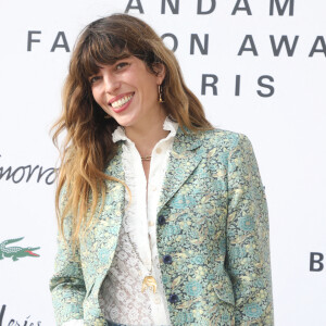 Lou Doillon - Soirée de remise des prix de "Andam Fashion Awards 2021" dans les jardins du Palais Royal à Paris. © Denis Guignebourg / Bestimage 