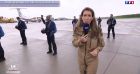 Anne-Claire Coudray prête à sauter en parachute sur TF1 lors de l'édition spéciale pour la Fête nationale du quatorze juillet.