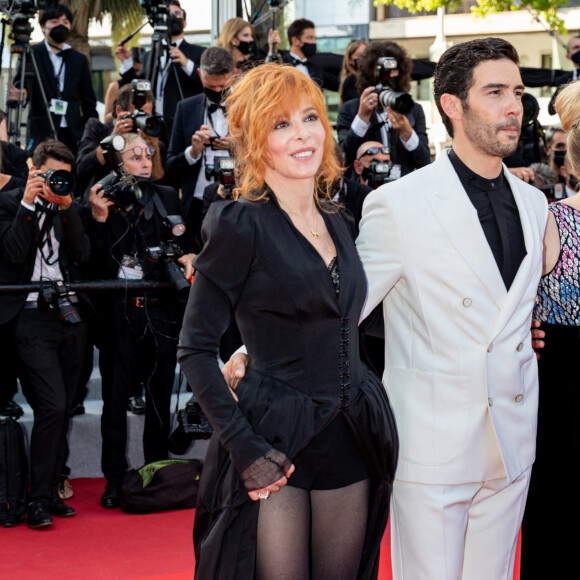 Mylène Farmer, Tahar Rahim - Montée des marches du film " OSS 117 : Alerte rouge en Afrique Noire " lors du 74ème Festival International du Film de Cannes. © Borde-Jacovides-Moreau / Bestimage