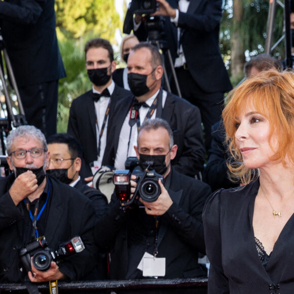 Mylène Farmer - Montée des marches du film " OSS 117 : Alerte rouge en Afrique Noire " lors du 74ème Festival International du Film de Cannes. Le 17 juillet 2021 © Borde-Jacovides-Moreau / Bestimage 