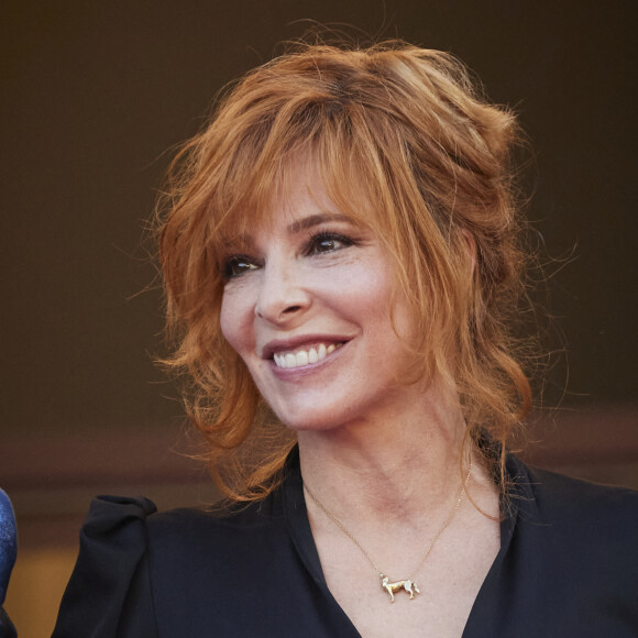 Mylène Farmer - Montée des marches du film " OSS 117 : Alerte rouge en Afrique Noire " lors du 74ème Festival International du Film de Cannes. Le 17 juillet 2021 © Borde-Jacovides-Moreau / Bestimage 
