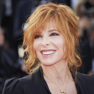 Mylène Farmer - Montée des marches du film " OSS 117 : Alerte rouge en Afrique Noire " lors du 74ème Festival International du Film de Cannes. Le 17 juillet 2021 © Borde-Jacovides-Moreau / Bestimage 