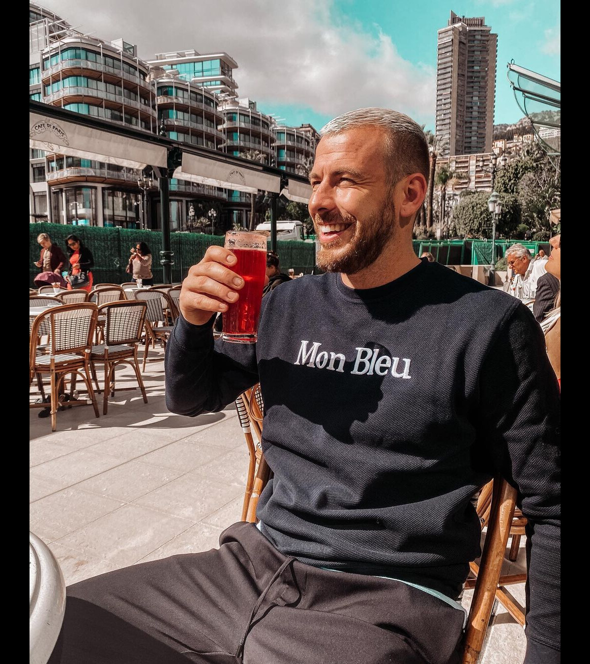 Photo : Julien Bert en terrasse, mars 2020 - Purepeople