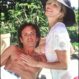 Alain-Philippe Malagnac et sa femme Amanda Lear dans leur villa de Saint-Remy de Provence